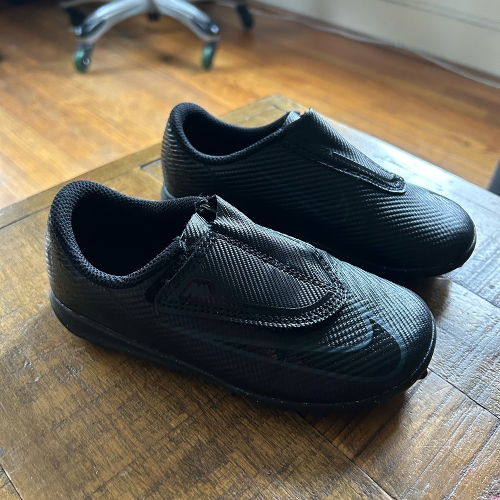 Nike Black Slip-On soccer cleats | 10T